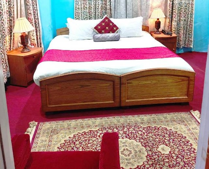 hotel room in srinagar