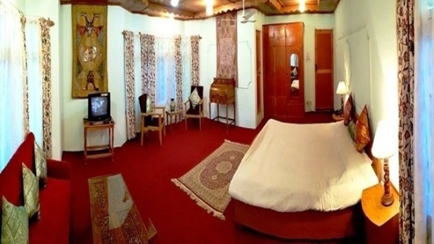 best hotel in kashmir